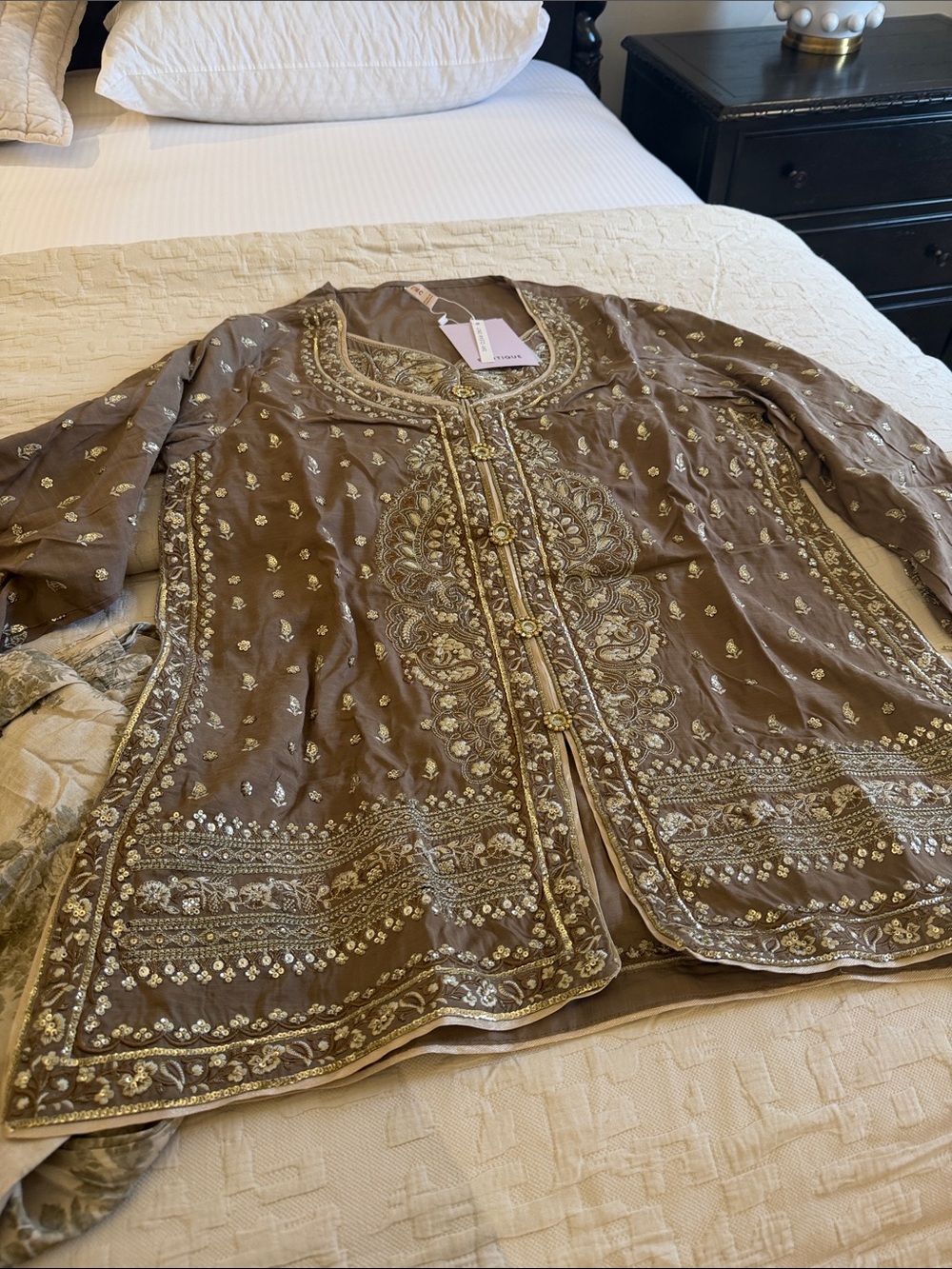 Gorgeous outfit by Ethnic. Size medium brand new with tags